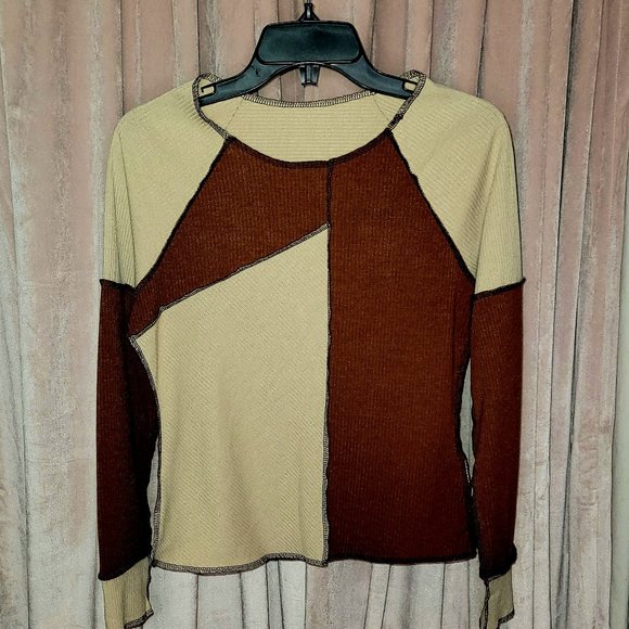 Color Block Exposed Seam Knit Top - Picture 4 of 7